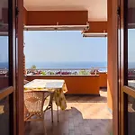 Casa Vista Mare Le Ginestre アパート ヴァラッツェ