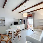 Casa Vista Mare Le Ginestre アパート ヴァラッツェ